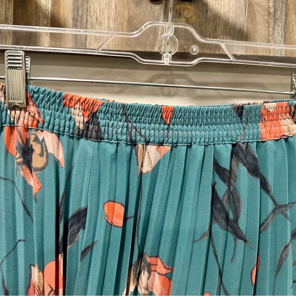 A New Day Pleated Floral Skirt Small - Picture 4 of 8